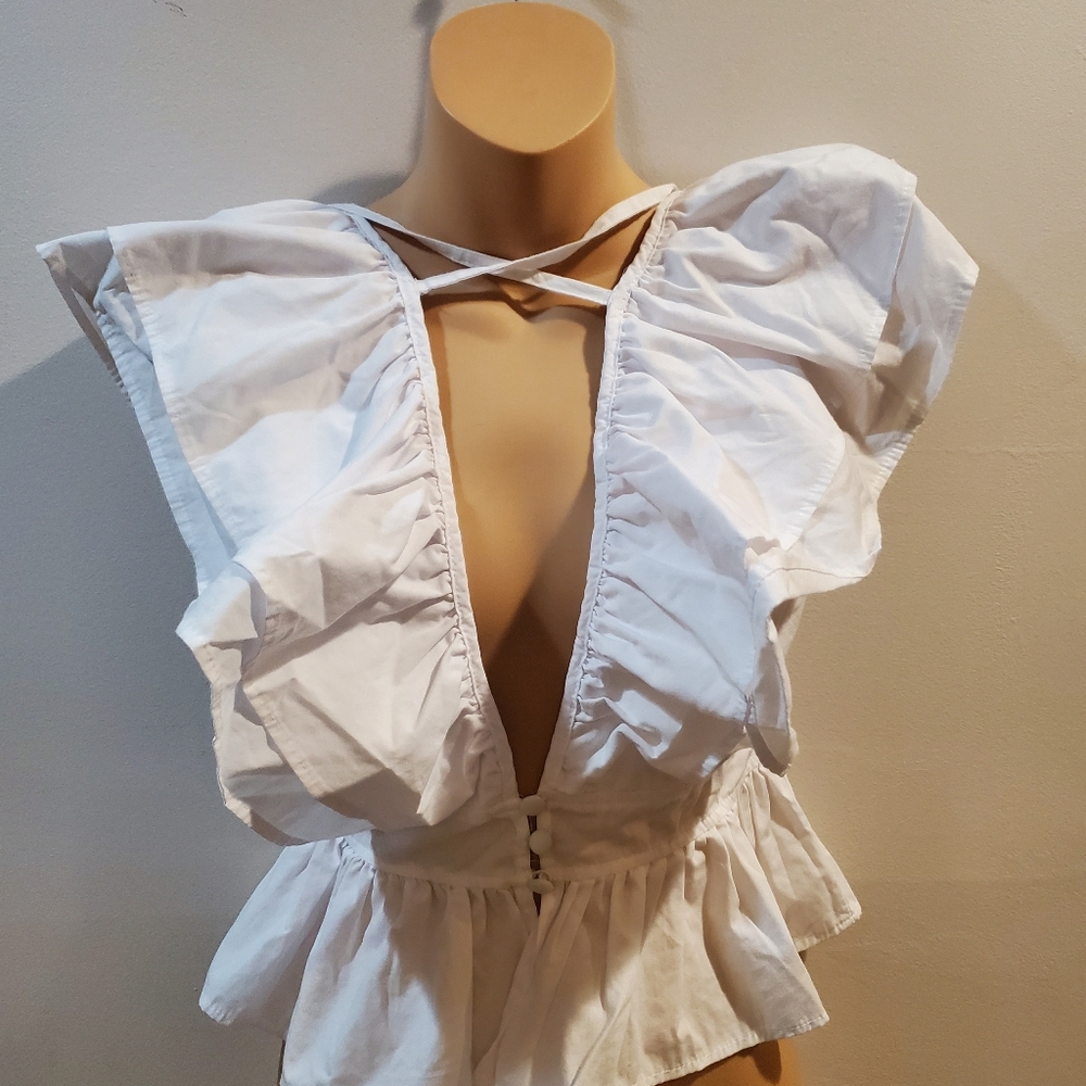 White flirty blouse - Picture 4 of 9